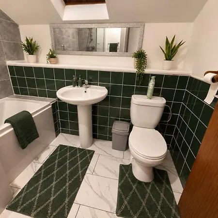 F15Gh - Stylish Home With Garden And Parking * 利兹